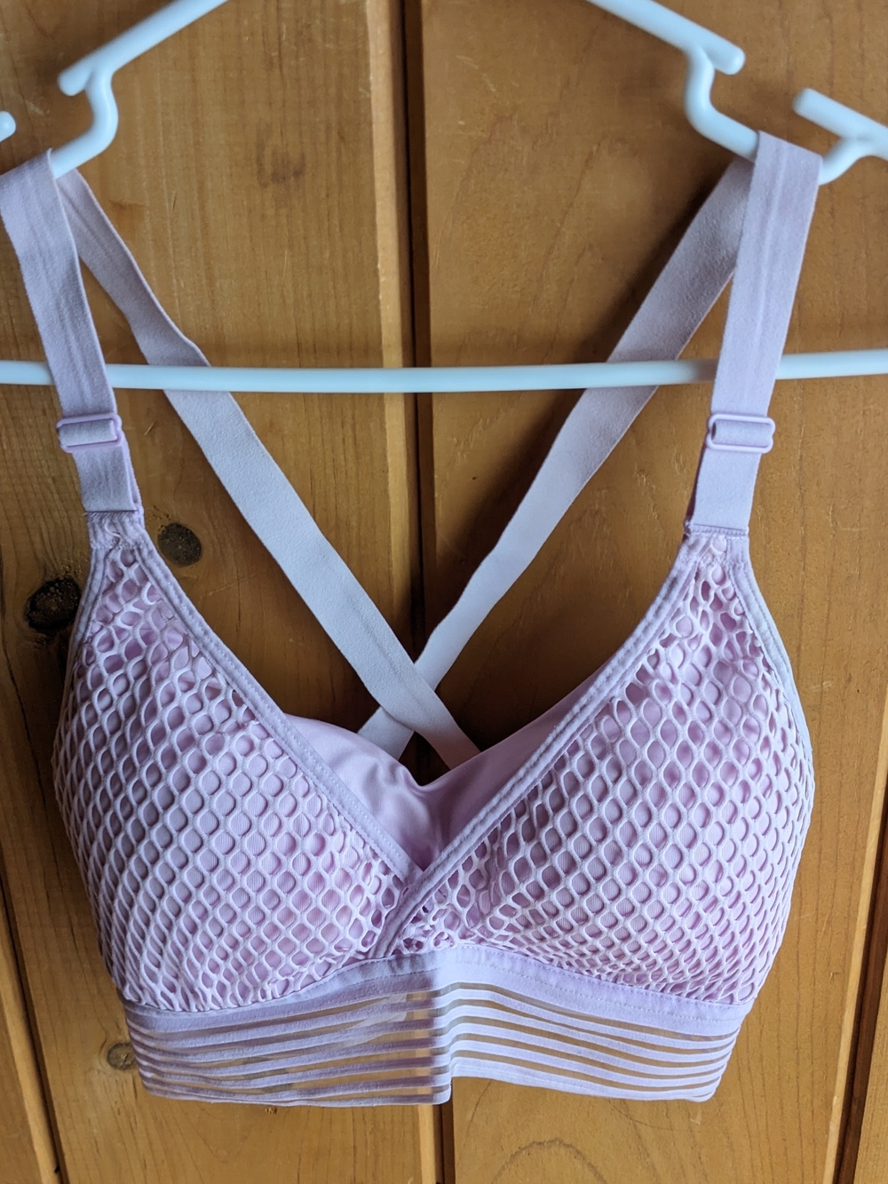VICTORIA'S SECRET Small PURPLE MESH  LIGHTWEIGHT NO-WIRE Medium Suppot SPORT BRA